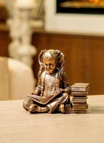 Reading Time Girl